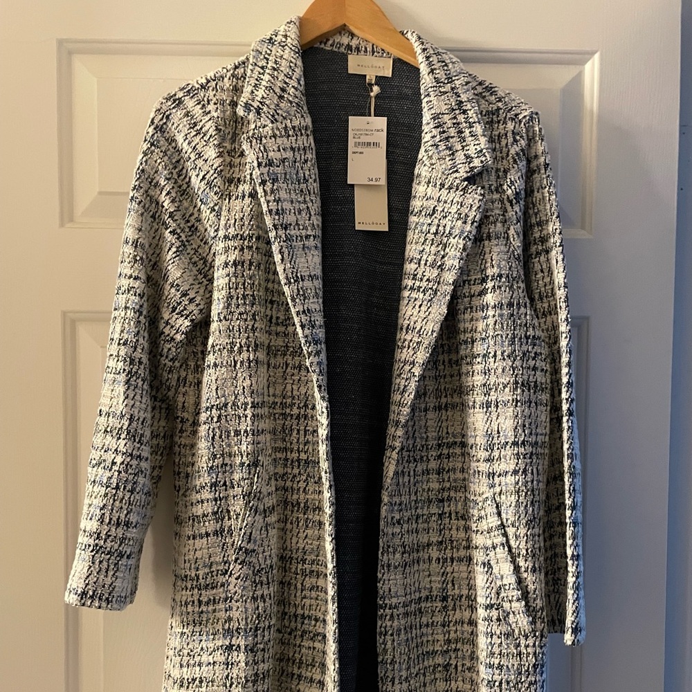 Twill coat with pockets, brand new with tags. Size Large